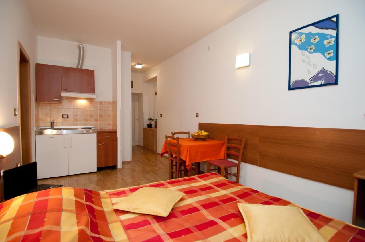 Apartments And Rooms Liburnija オパティヤ エクステリア 写真